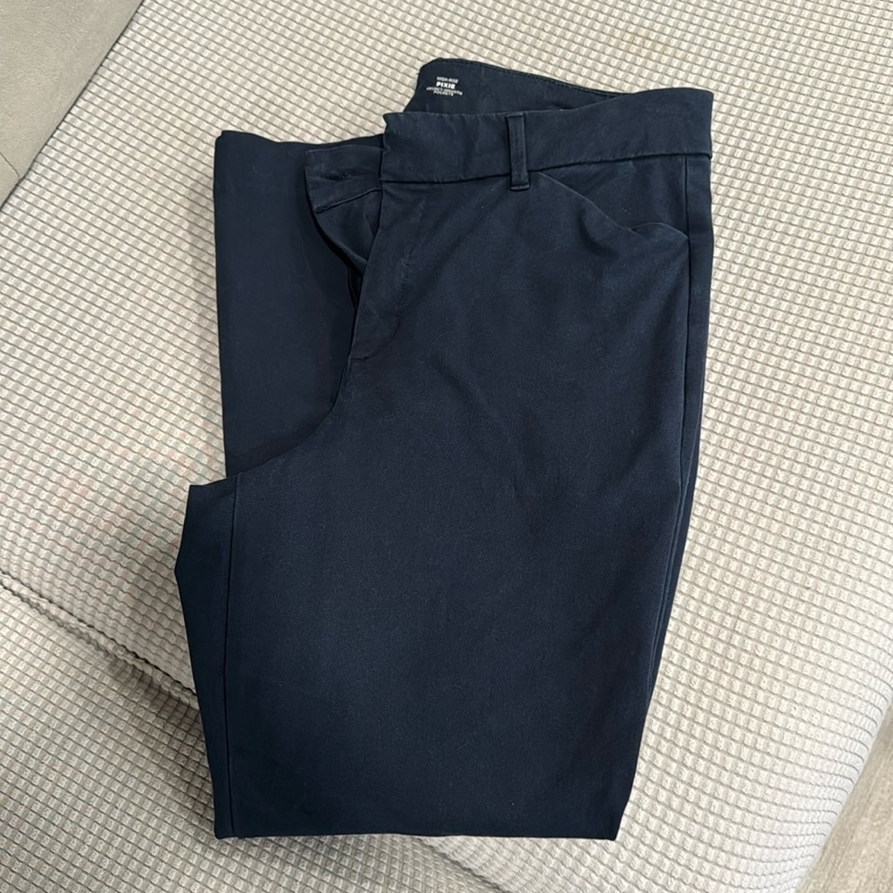 Old Navy high rise pixie dress pants. Size 12. In good condition!